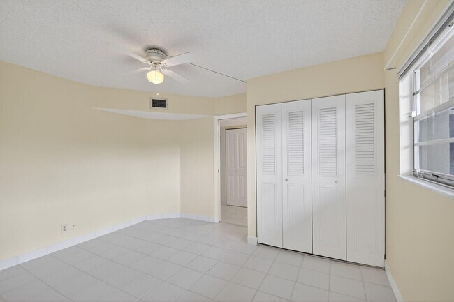 Building Photo - 3810 Via Poinciana