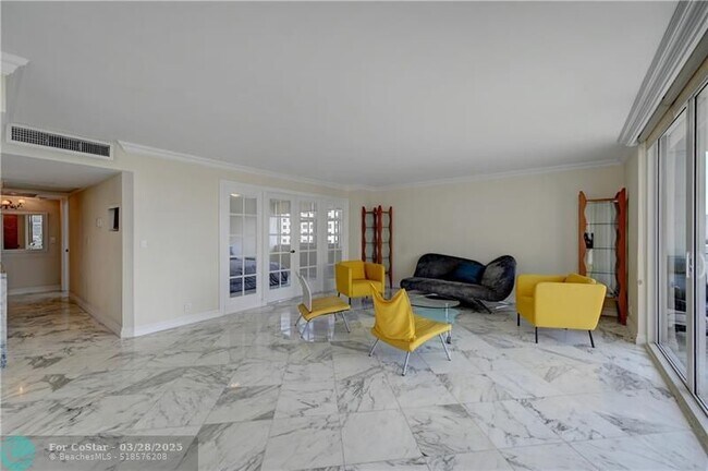 Building Photo - 2030 S Ocean Dr