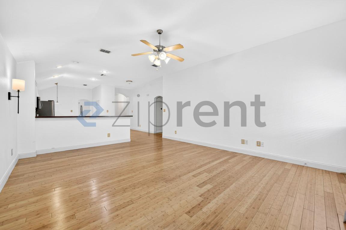 Building Photo - 1042 Grimes Dr