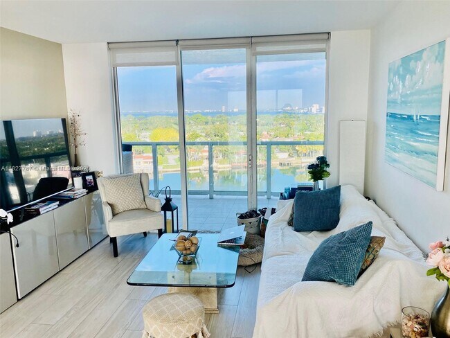 Building Photo - 5900 Collins Ave