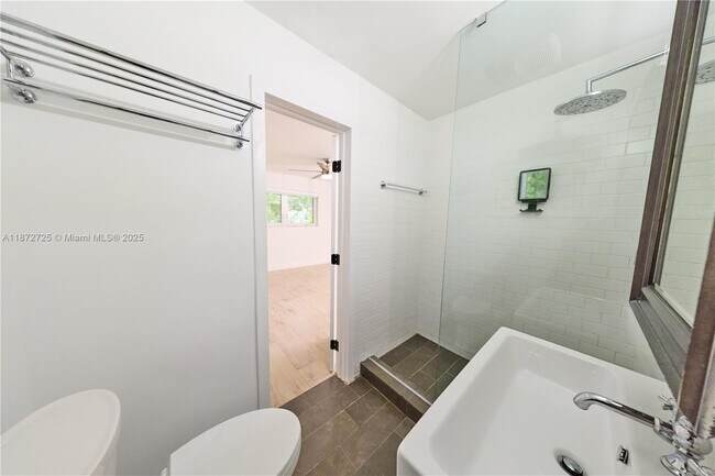 Building Photo - 455 NE 55th St