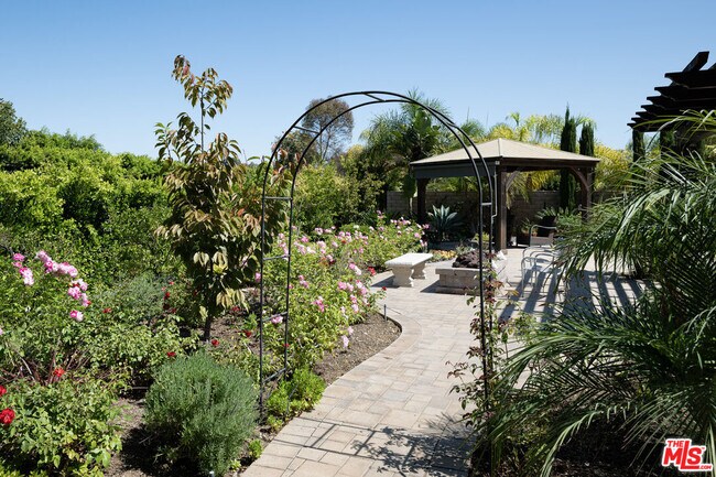 Building Photo - 9 Casaba Rd