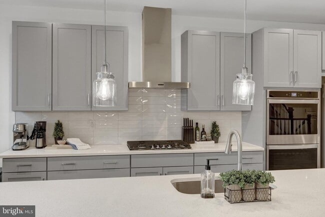 Building Photo - 20941 Bluebird Sq