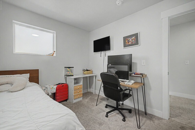 Building Photo - 1531 W Stone Gate Dr