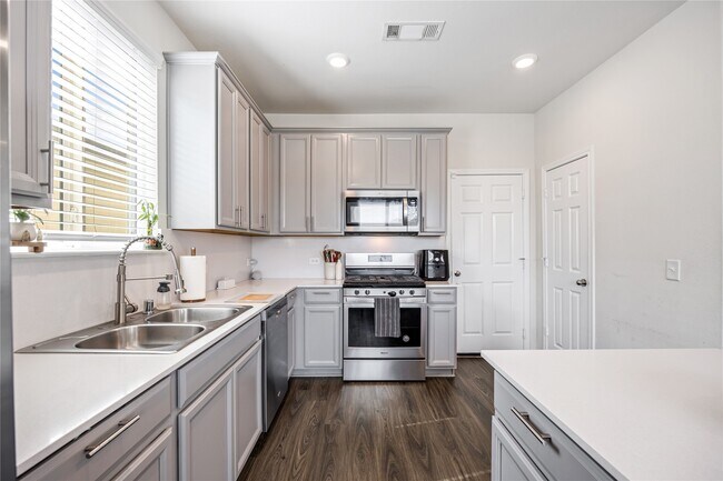 Building Photo - 25415 Rock Spur Trl