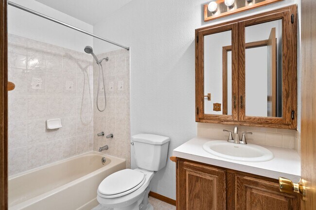 Building Photo - Spacious 4 Bedroom Home in Longmont