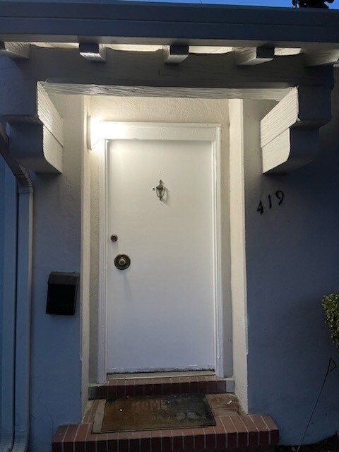 Building Photo - 419 Hilton St