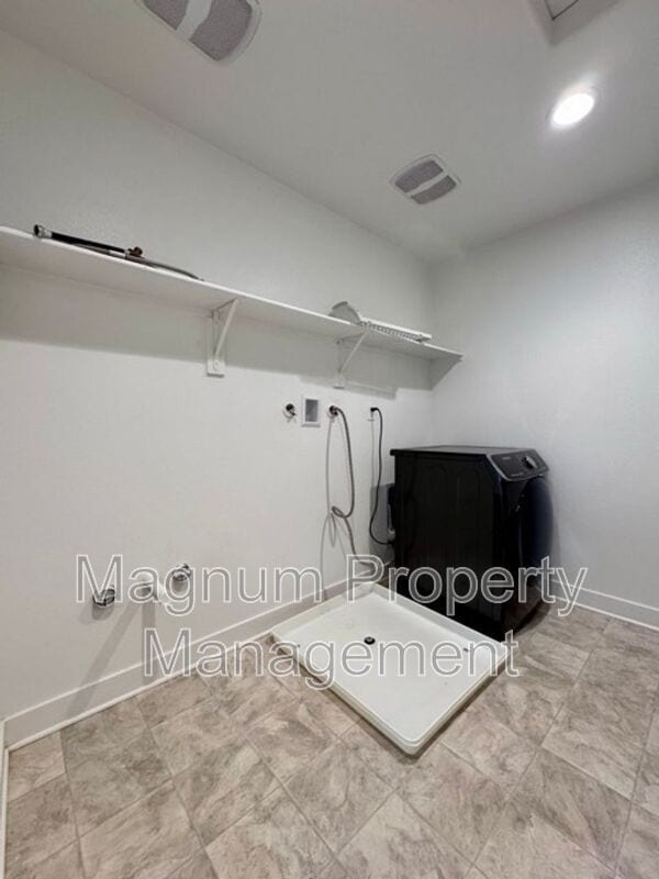 Building Photo - 34118 Willow Stone St