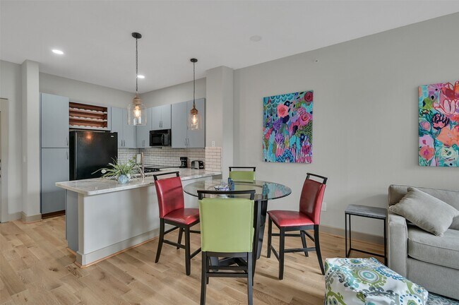 Building Photo - 1901 Post Oak Blvd