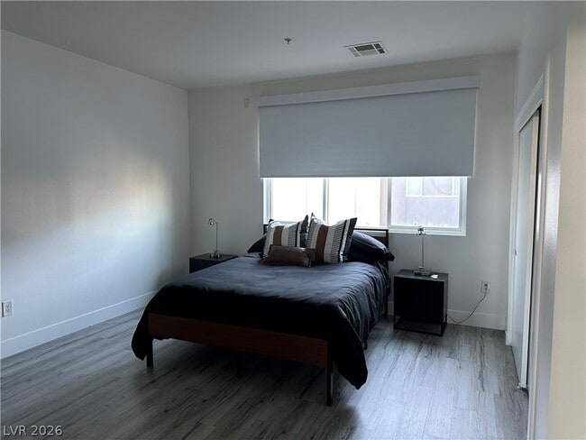 Building Photo - 4545 Dean Martin Dr