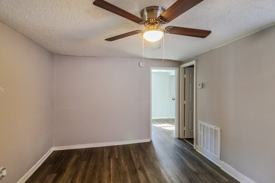 Building Photo - 1912 Lincoln St