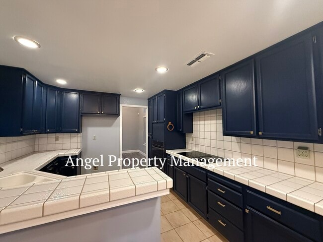 Building Photo - 9131 Brienne Way