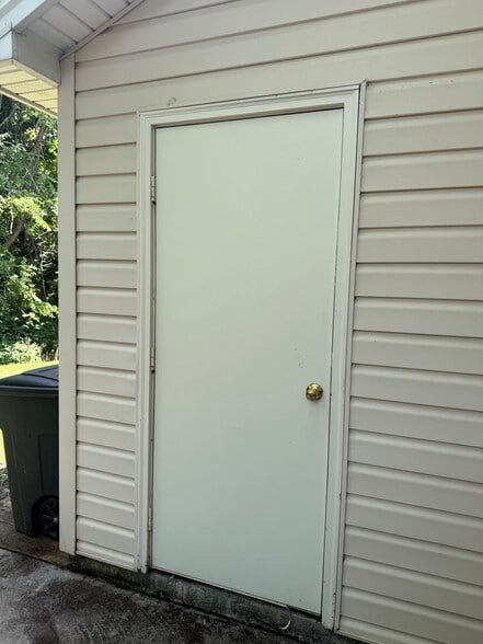 Storage shed in back - 834 Patrick Henry Dr