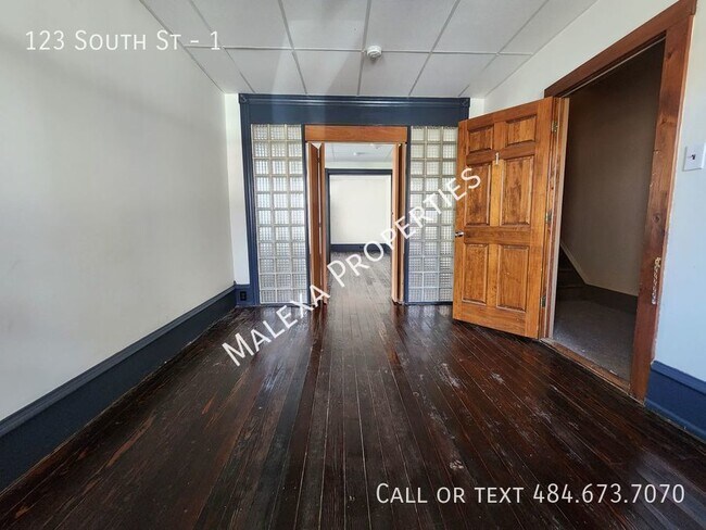Building Photo - 123 South St