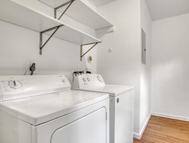 Building Photo - 9596 Richmond Cir