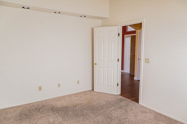 Building Photo - 11146 N Desert Flower Dr