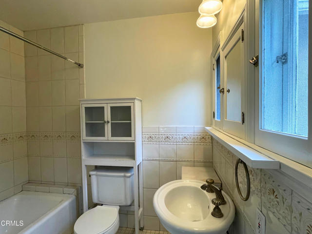 Building Photo - 31 Oak Knoll Gardens Dr