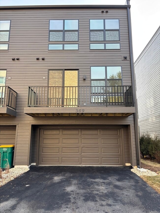 Building Photo - 369 Summit Cir