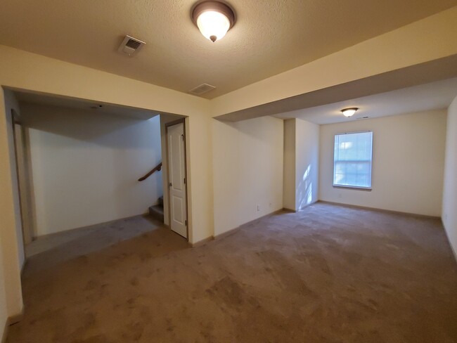 Building Photo - 1230 NW Ashley Dr