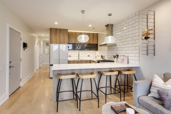 Building Photo - 3320 N Narragansett Ave