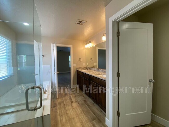 Building Photo - 758 N 300 W