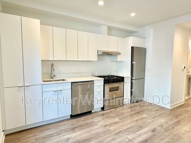 Building Photo - 1460 Belmont St NW