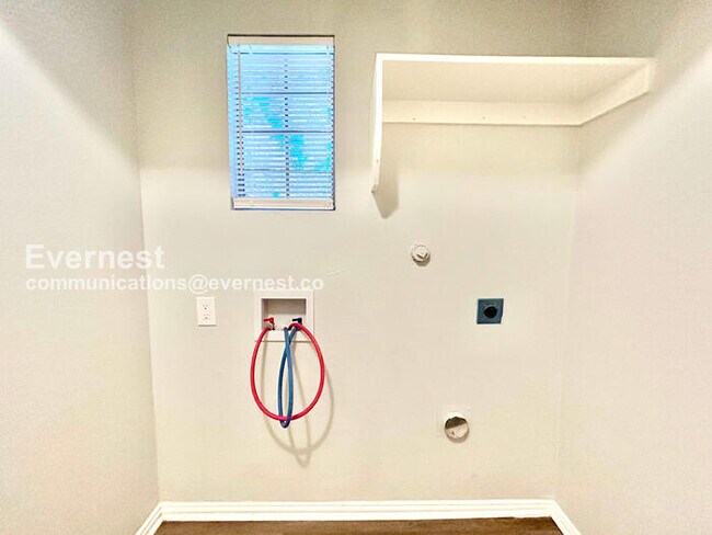 Building Photo - 320 Ezekial Ave