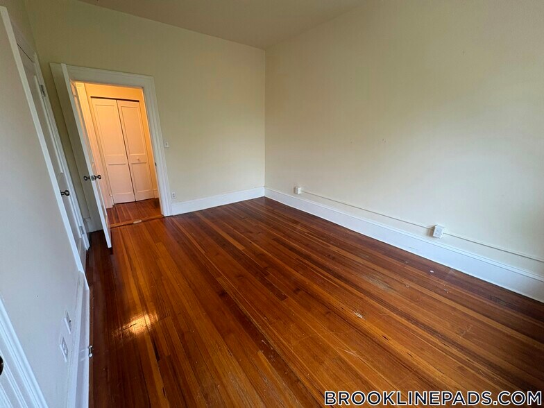 Building Photo - 1463 Beacon St