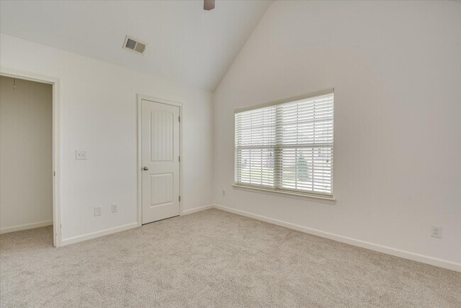 Building Photo - 476 Lory Ln