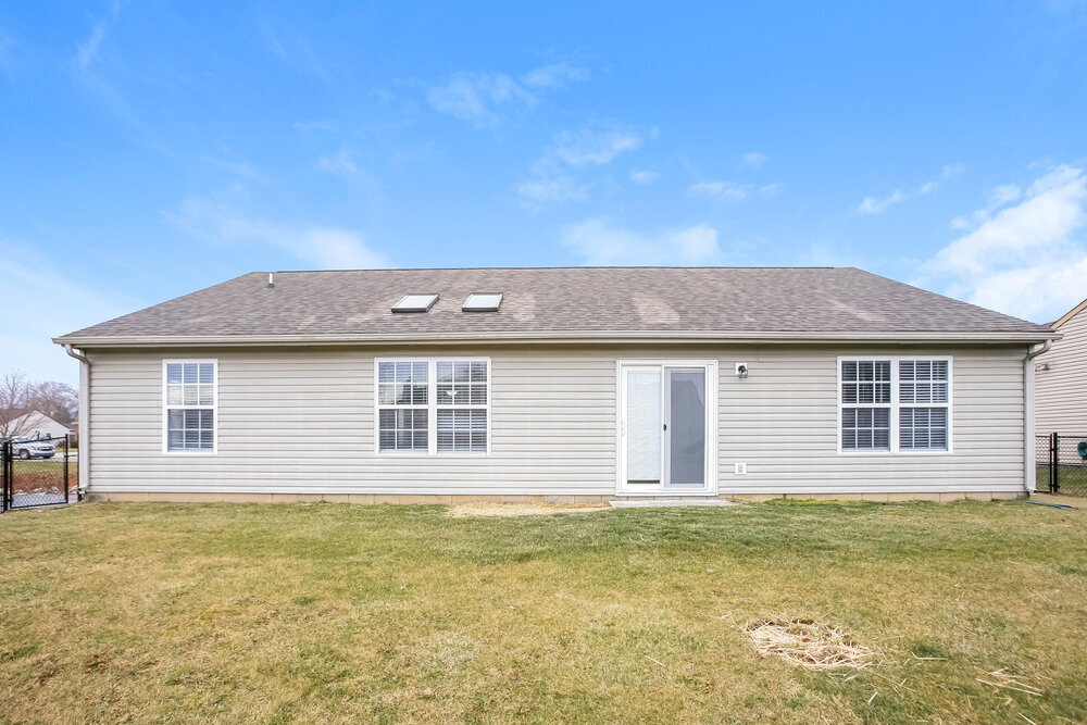 Building Photo - 221 Pennwood Ln
