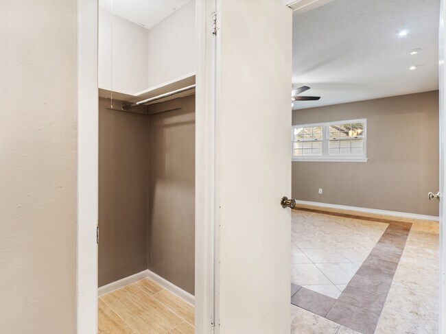 Building Photo - 2208 Gontier Dr