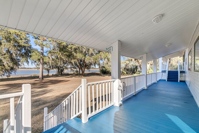 Building Photo - Spacious 3-Bedroom Home on Wadmalaw Island