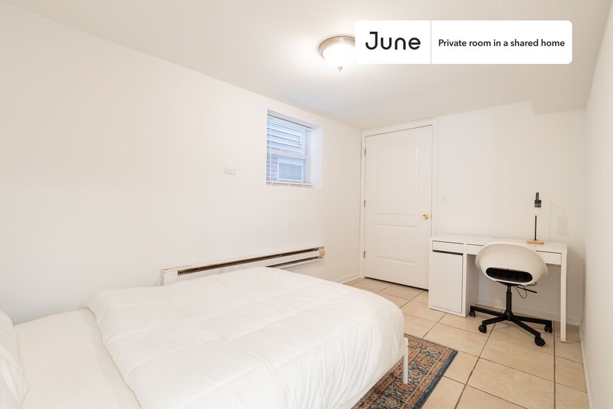 Building Photo - Room in Shared 3 bed/1 bath home in Logan Square