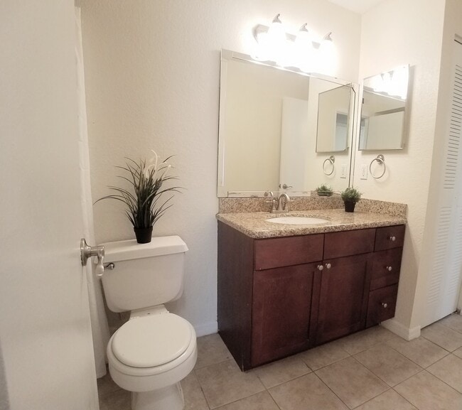 Building Photo - Beautiful Remodeled 2/1 Condo x Rent @ Villa Medici close to Theme Parks!