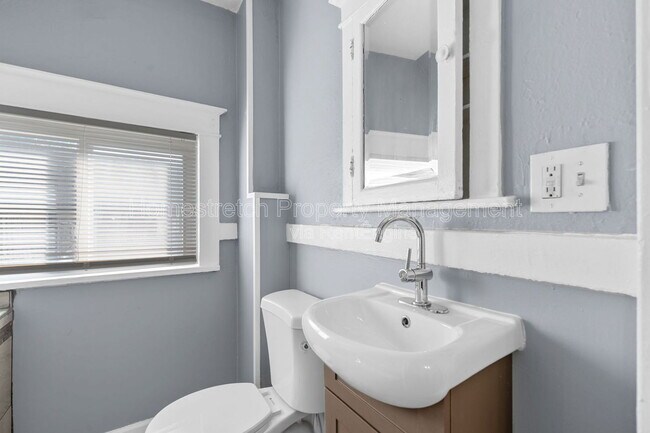 Building Photo - 44 Blakemore Pl