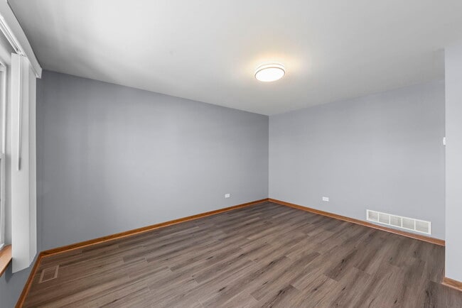 Building Photo - 905 Thorn Creek Dr