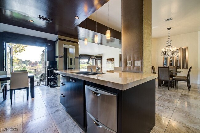 Building Photo - 7277 Mission Hills Dr