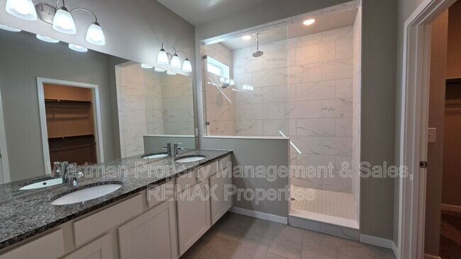 Building Photo - 9638 Vistas Park Dr