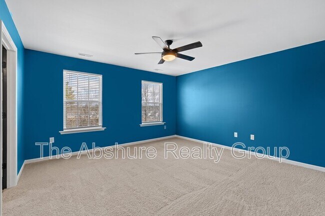 Building Photo - 49 River Bank Rd