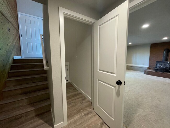 Building Photo - Private Valley Remodeled Home In Damascus 3Bd/2.5Ba with Basement!!! Beautiful Deck with Amazing ...