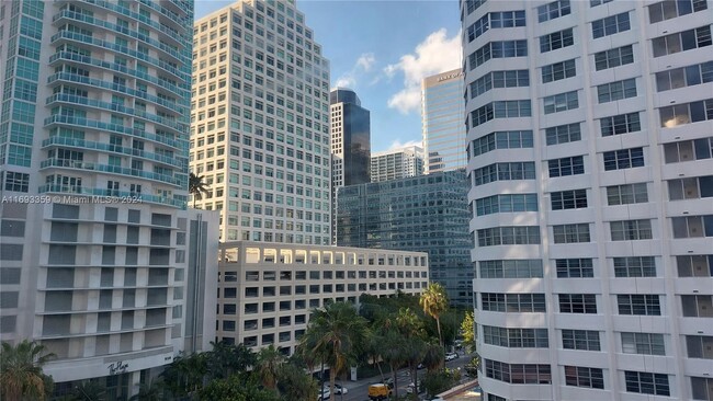 Building Photo - 999 Brickell Bay Dr