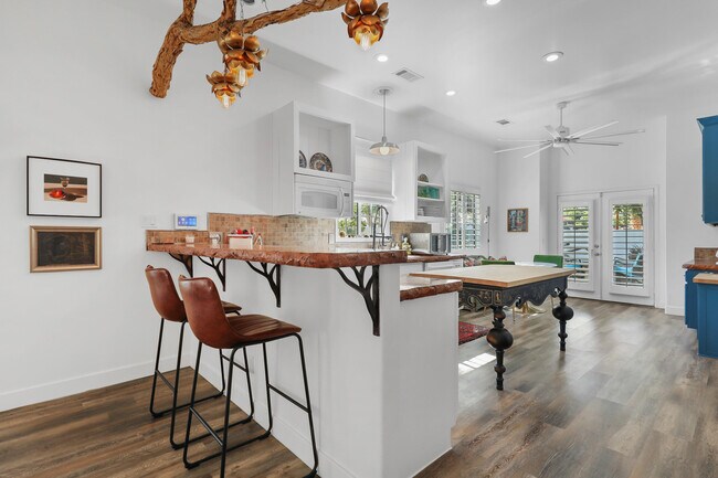 Building Photo - 53980 Avenida Mendoza