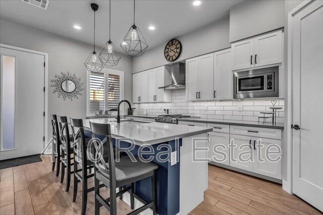 Building Photo - 1111 E Missouri Ave