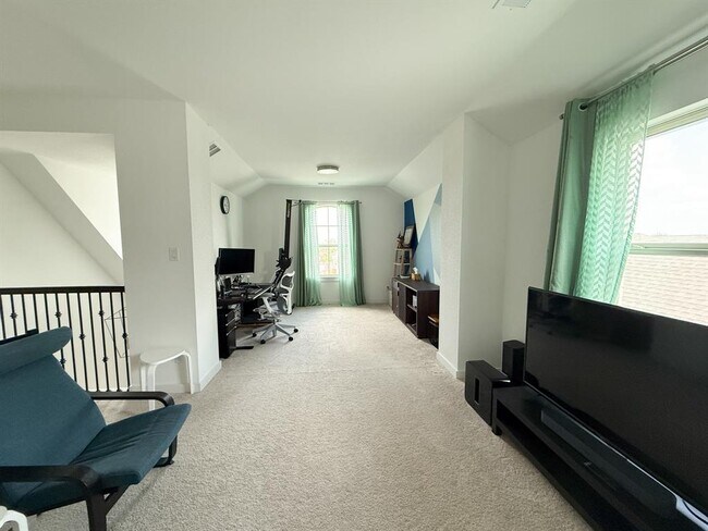 Building Photo - 4418 Hannover Wy