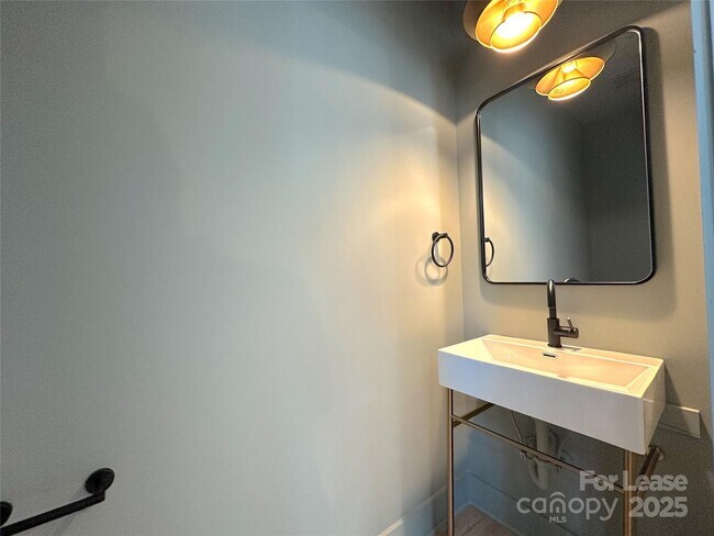 Building Photo - 1358 Briar Creek Rd