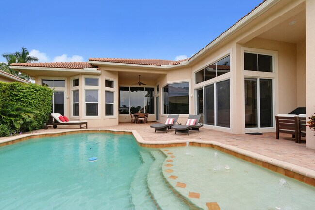 Building Photo - 528 Les Jardin Dr