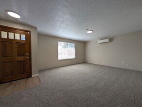 Building Photo - Great 3-Bedroom, 1-Bath Home - Centennial ...