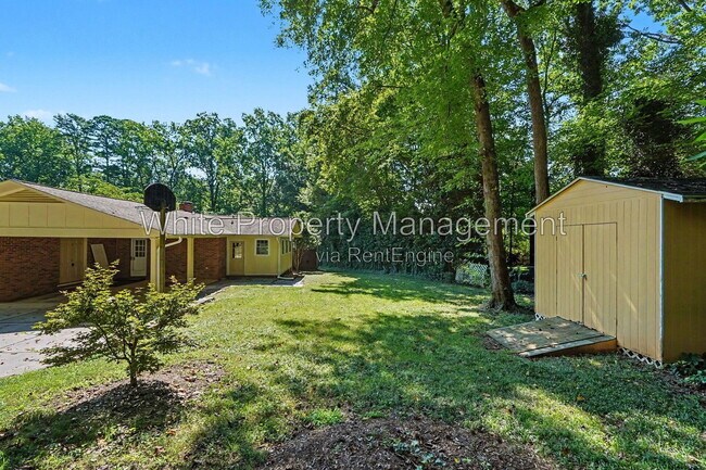 Building Photo - 7017 Linda Lake Dr