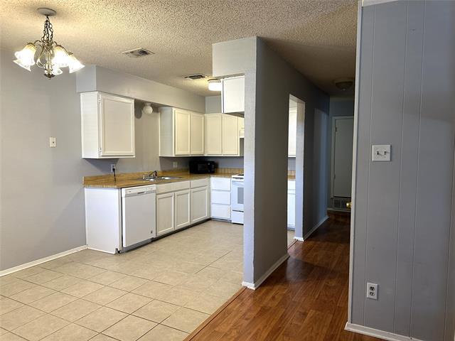 Building Photo - 719 Windcrest Dr