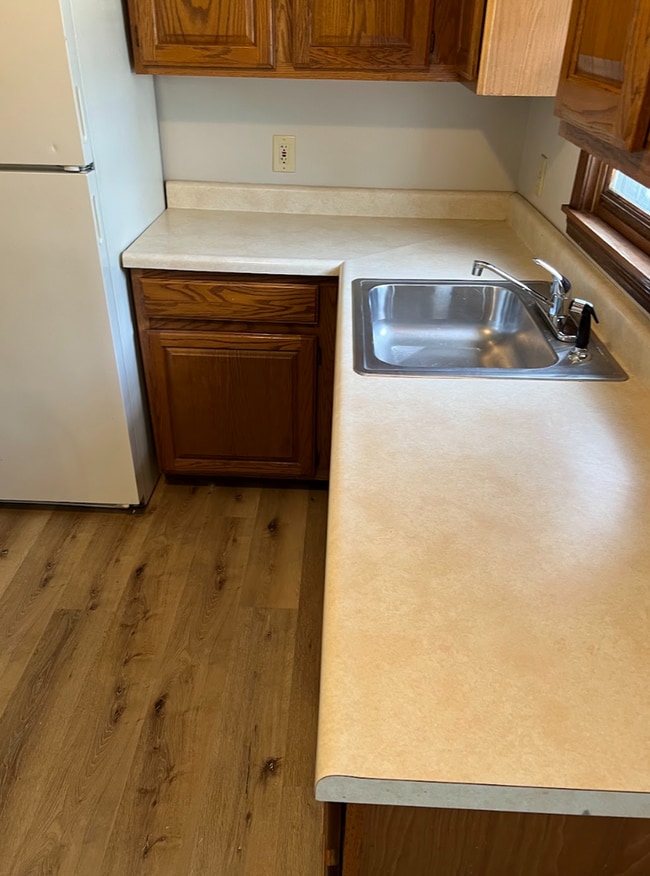 Building Photo - Don't miss out on this cozy duplex!
